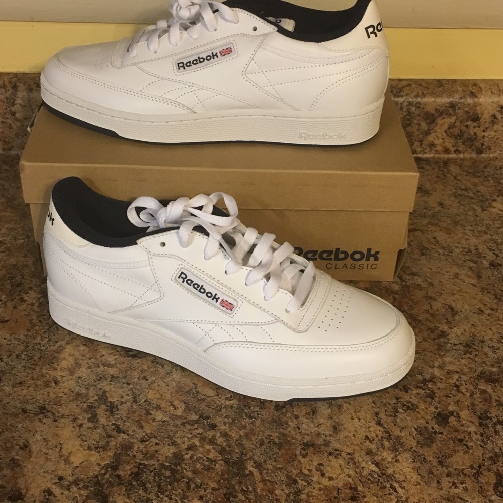NIB Men’s Reebok Classic Sneakers Size 8